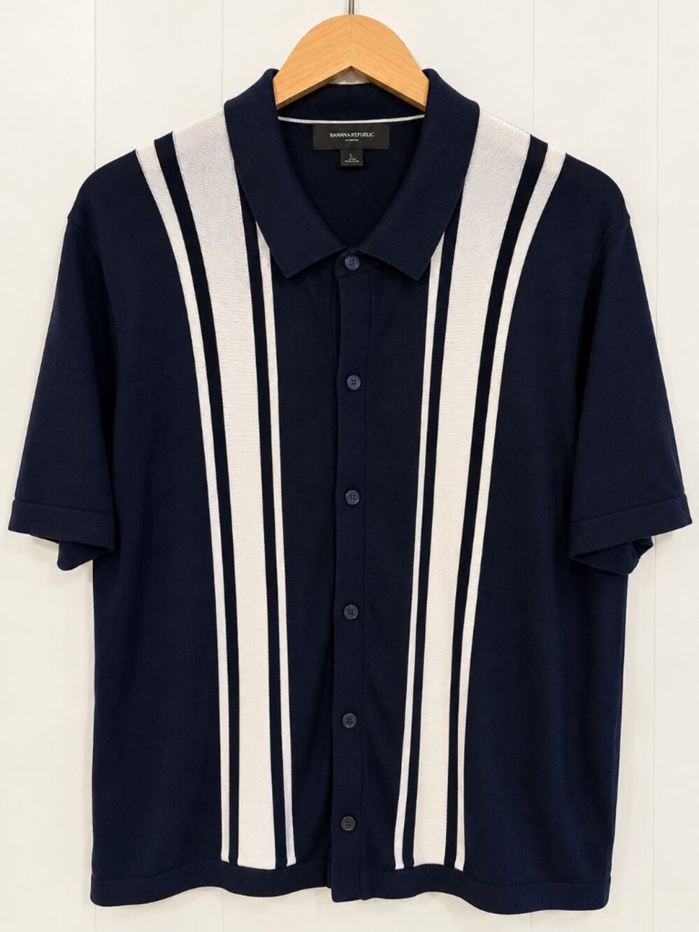 Banana Republic men’s knit polo in navy blue with contrasting cream stripe